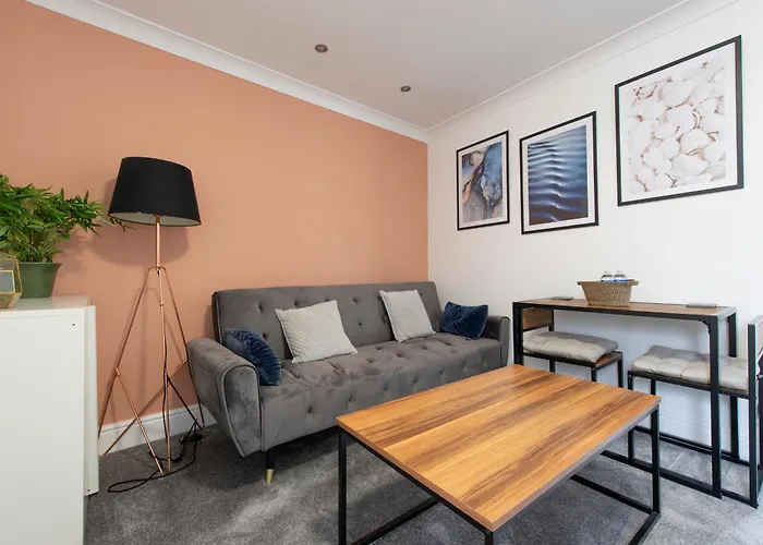 Readily Available Cosy Home For Contractors And Short Term Let