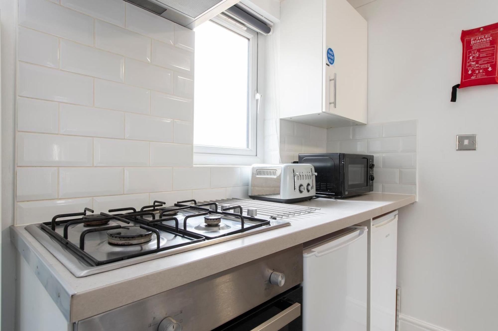 Readily Available Cosy Home For Contractors And Short Term Let